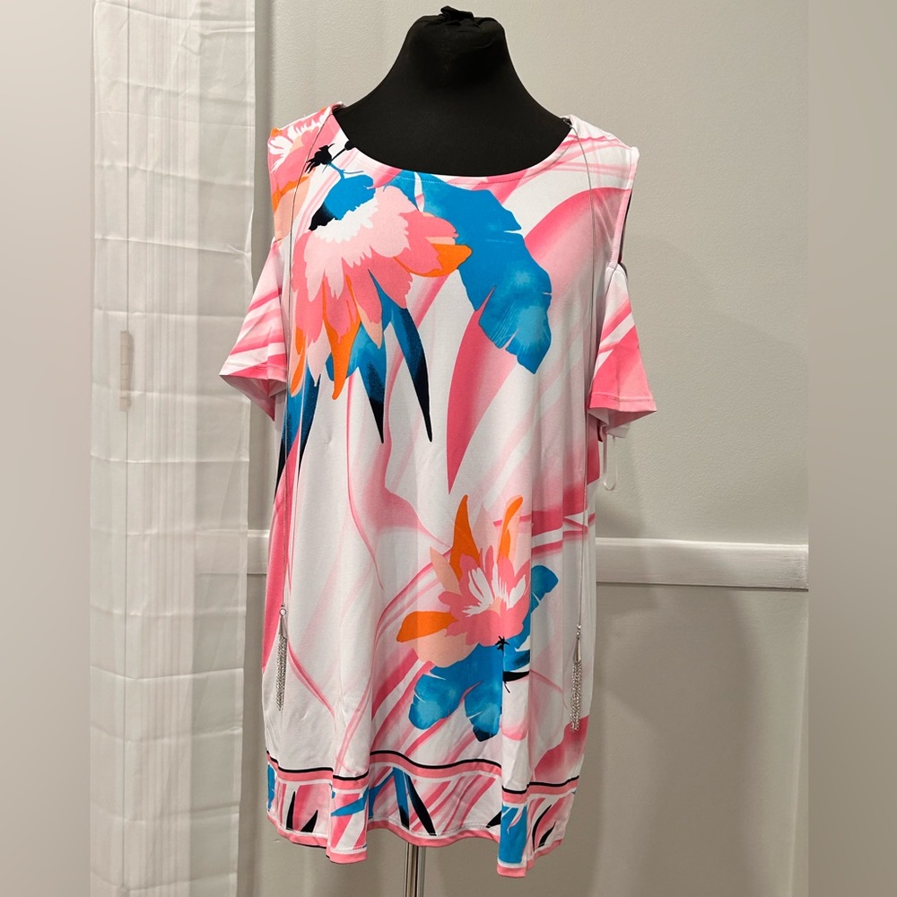 NWT 1X Plus Size Women’s Cold Shoulder Top with Accents